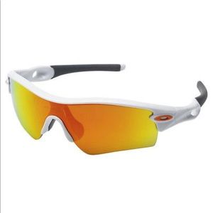 MEN’S OAKLEY SUNGLASSES 🕶 PRICE DROP!
